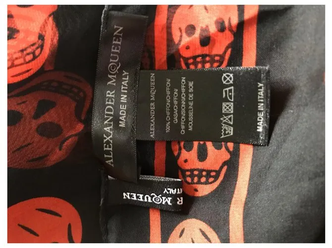Bufanda de chifón con calavera de Alexander McQueen Negro Naranja 